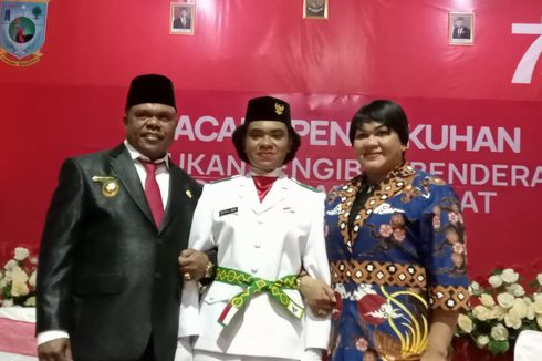 Bupati Manokwari Terharu Saat Anaknya Dikukuhkan sebagai Paskibra Papua Barat