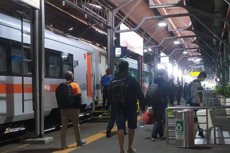 Suasana menjelang arus mudik di Stasiun Tawang Semarang