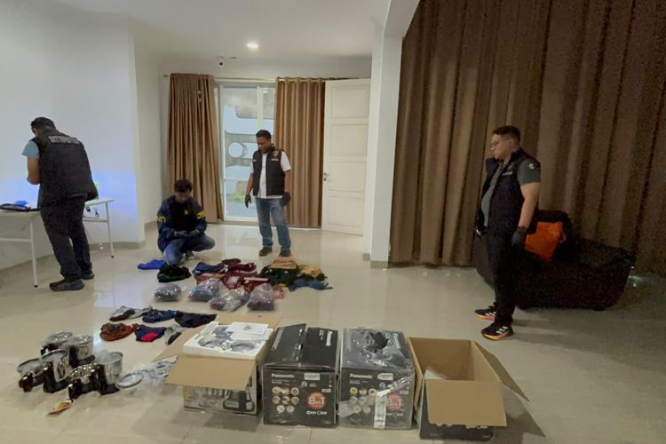 Bareskrim Geledah Ruko di Jakut, Isinya Tempat Transaksi dan Pengolahan Emas