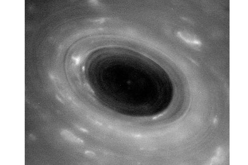 Cassini Memotret 'Badai Raksasa' di Saturnus dalam Aksi Bunuh Dirinya