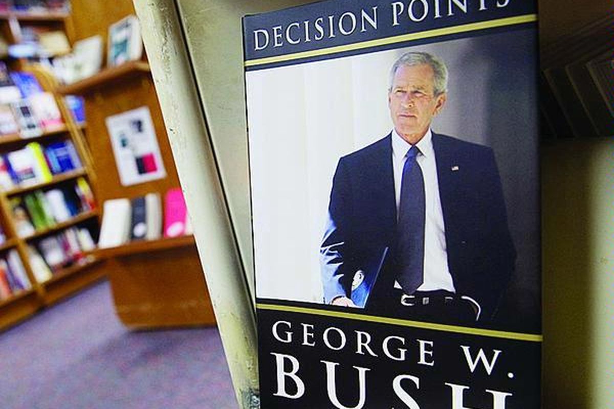Mantan Presiden Amerika Serikat George W Bush meluncurkan buku memoarnya, Decision Points . Buku tersebut sudah ada di rak-rak toko buku di Washington DC, Selasa (9/ 11).