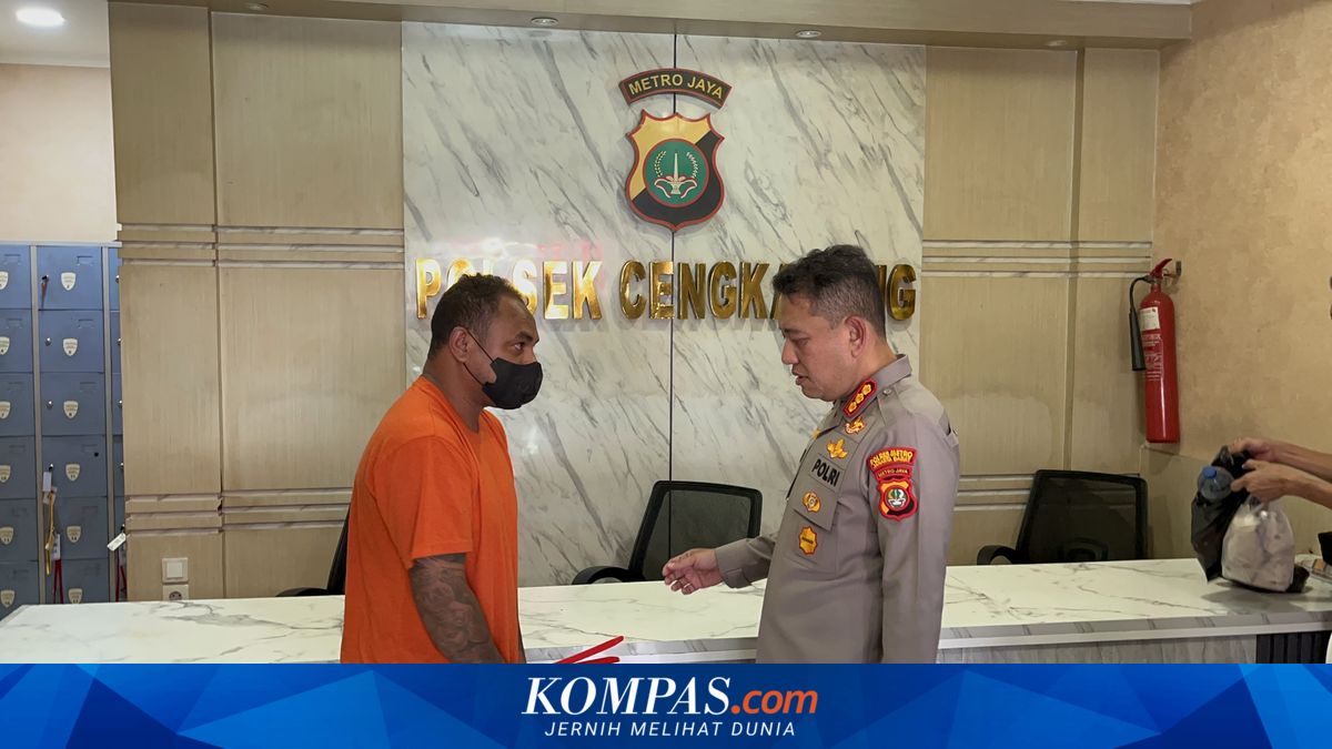 Kapolres Metro Jakarta Barat Kombes Nasriadi memberikan penjelasan mengenai proses hukum debt collector berinisial E di Polsek Cengkareng