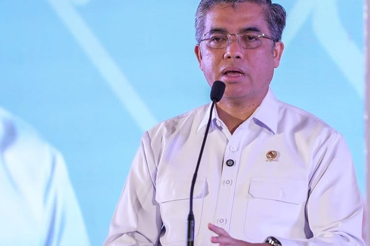 Menteri Ketenagakerjaan (Menaker) Yassierli dalam acara penandatanganan kesepahaman bersama (MoU) dengan PT Abuya Indonesia Makmur di kota Bekasi, Jawa Barat, Kamis (21/8/2025).