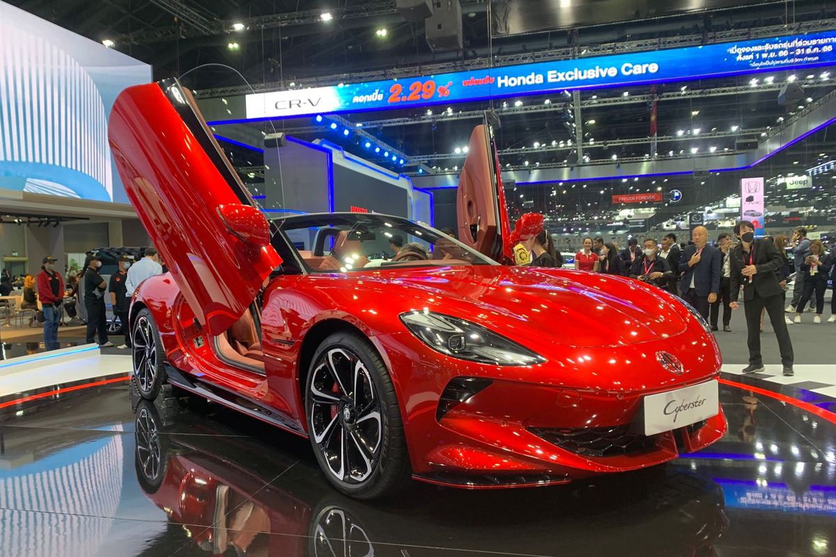 Bertempat di Thailand International Motor Expo 2023 ke-40 yang berlangsung di Impact Muang Thong Thani, Bangkok, SAIC Motor-CP dan MG Sales (Thailand) resmi meluncurkan dua mobil listrik terbaru, yaitu MG Cyberster dan IM LS6.