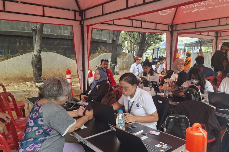 Lansia Punya Kartu Transportasi Gratis: Mau Ajak Cucu ke Ragunan, Biar Senang Lihat Binatang