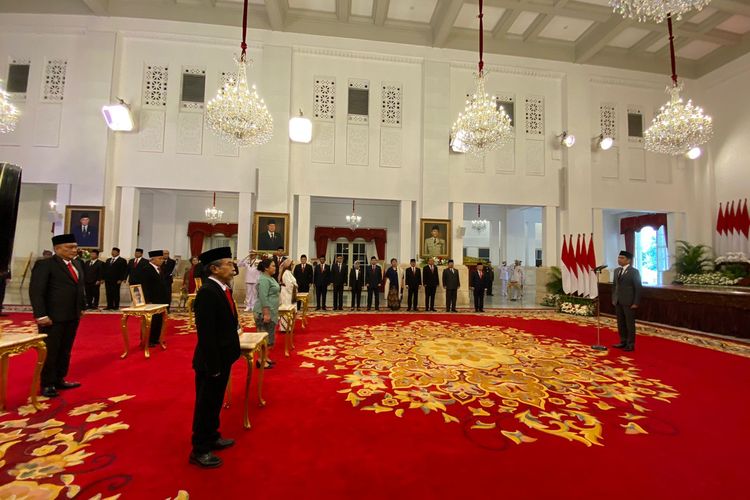 Presiden Joko Widodo menganugerahkan gelar pahlawan nasional kepada 6 orang pejuang-pejuang di Istana Negara, Jakarta Pusat, Jumat (10/11/2023). 