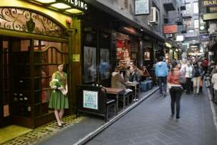Degraves Street di Melbourne, Australia, hampir selalu penuh dipenuhi aktivitas warga setempat dan pengunjung.