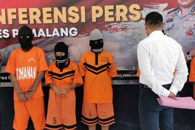 Lima pelaku penganiayaan terhadap TS warga Banyumas saat di Mapolres Pemalang Jawa Tengah