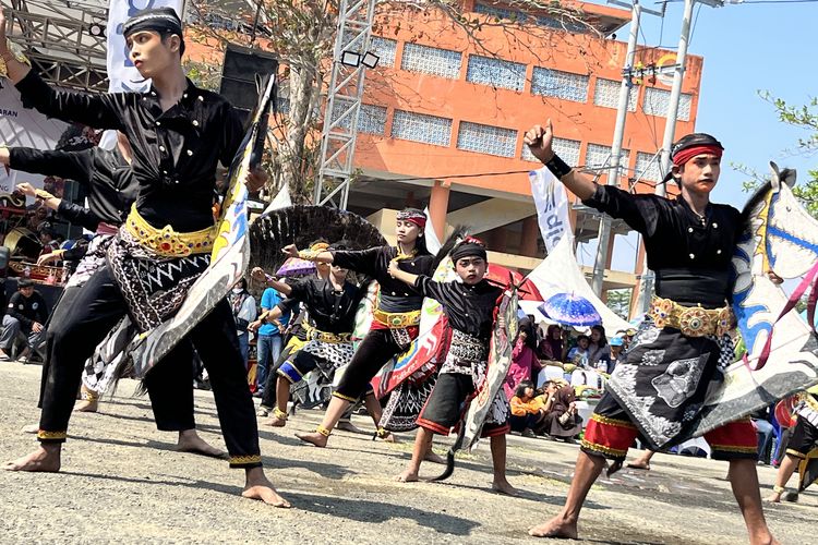 Dua Bocah SD Tekuni Kuda Lumping di Pangandaran, Belajar dari Keluarga hingga Jatuh Hati pada Tradisi