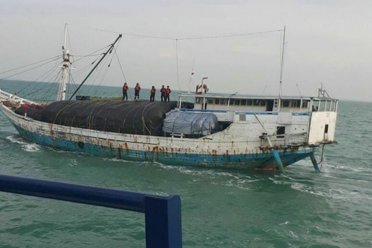kapal KLM MBB GT 172 Bendera Indonesia asal Kalimantan tujuan Malaysia ditangkap Kanwil DJBC karena hendak menyelunduokan Rotan Asal Kalimantan