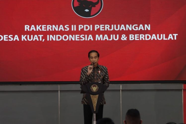 Presiden Joko Widodo saat memberikan sambutan pada Rakernas PDI-P di Sekolah Partai, Lenteng Agung, Jakarta Selatan, Selasa (21/6/2022).