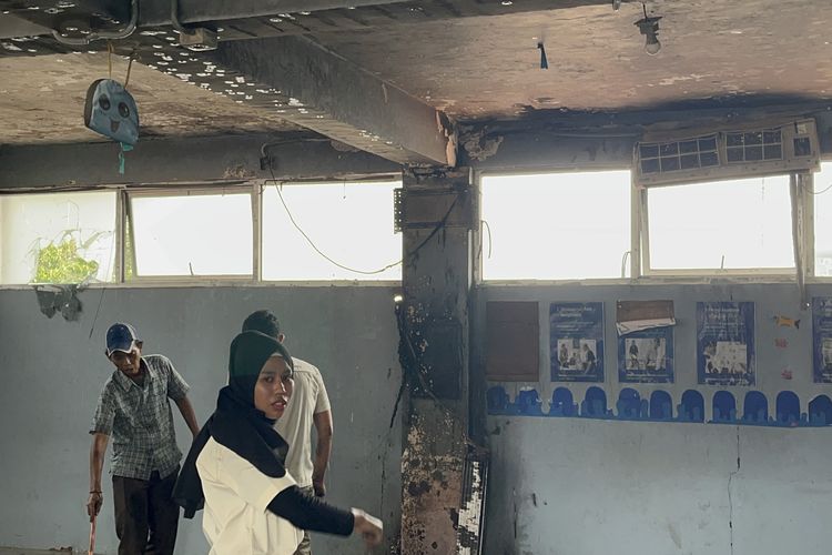 Detik-detik AC Kelas SMK di Jakbar Tiba-tiba Meledak, Guru Teriak Minta Siswa Evakuasi