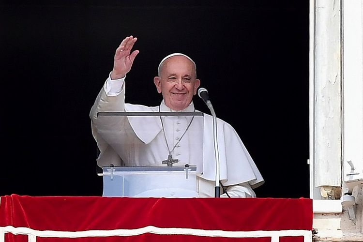 Paus Fransiskus saat menghadiri Doa Angelus di Vatikan, Minggu (1/9/2019).