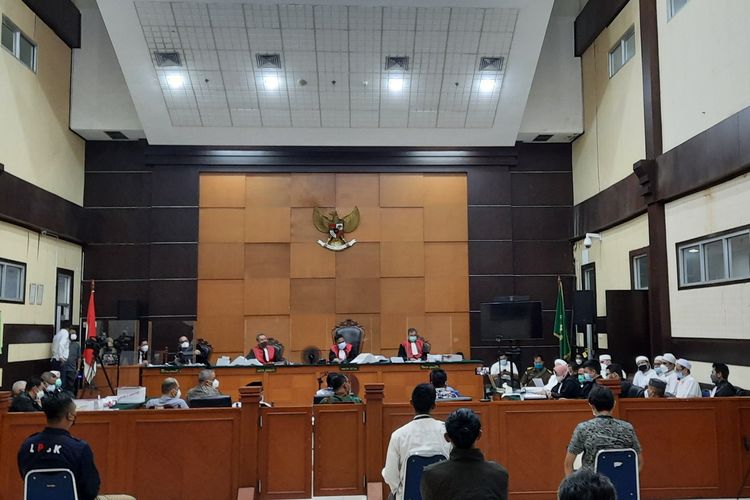 Sidang kasus kerumunan Rizieq Shihab di Pengadilan Negeri (PN) Jakarta Timur, Senin (12/4/2021).