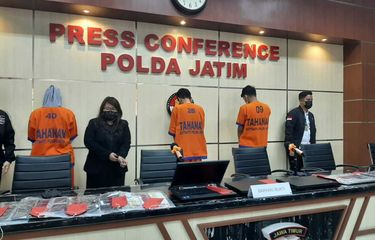 3 penagih pinjol ditangkap Polda Jatim.