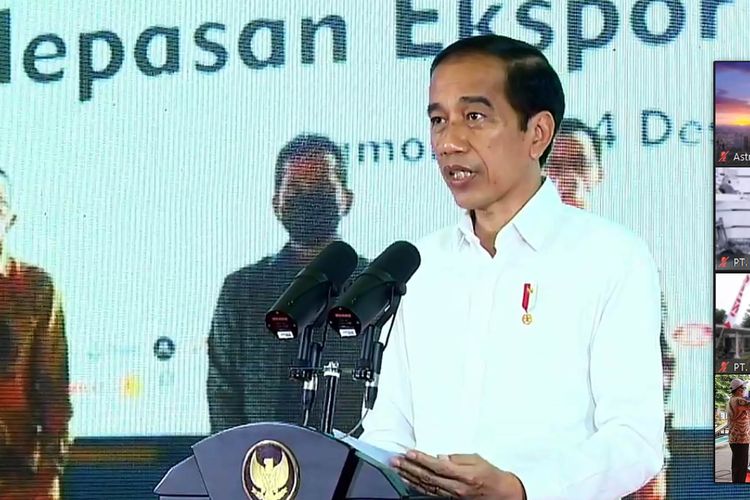 Presiden RI Joko Widodo memberikan sambutan pada acara Pelepasan Ekspor dari Indonesia ke Pasar Global yang diselenggarakan secara hybrid di 14 kota dan kabupaten (4/12).