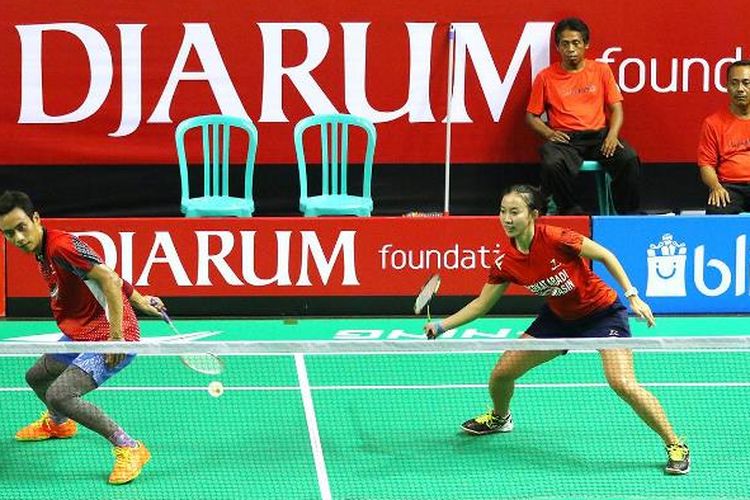  Agripina Primarahmanto/Devi Tika Permatasari (Berkat Abadi Banjarmasin) berhasil mengamankan tiket semifinal setelah kandaskan pasangan Rizko Asuro/Keshya Nurvita Hanadia (Pertamina Fastron/Berkat Abadi) dengan straight game langsung, 21-14, 21-11.