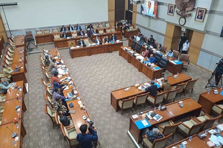 Rapat kerja antara Komisi III DPR dan PPATK terkait transaksi mencurigakan Rp 349 triliun di Gedung DPR, Senayan, Jakarta Pusat, Selasa (21/3/2023). 