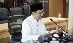 Terindikasi Terlibat Judi Online, lebih dari 600.000 Penerima Bansos Dievaluasi Kemensos