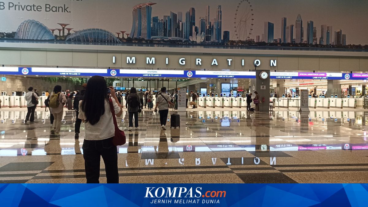 Seorang anak perempuan WNI tertahan di imigrasi Singapura karena nomor paspor berbeda. Bagaimana ceritanya dan apa tanggapan pihak imigrasi?
