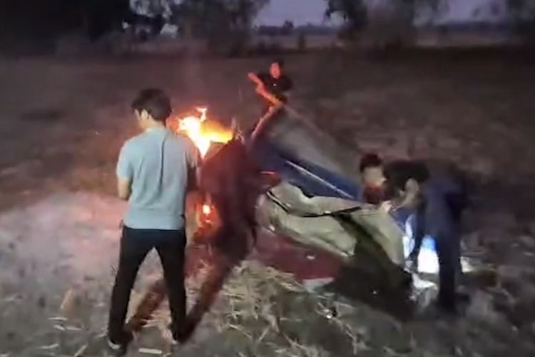 Gubuk yang Diduga Jadi Tempat Penyalahgunaan Narkoba di Bangkalan Dibakar Polisi