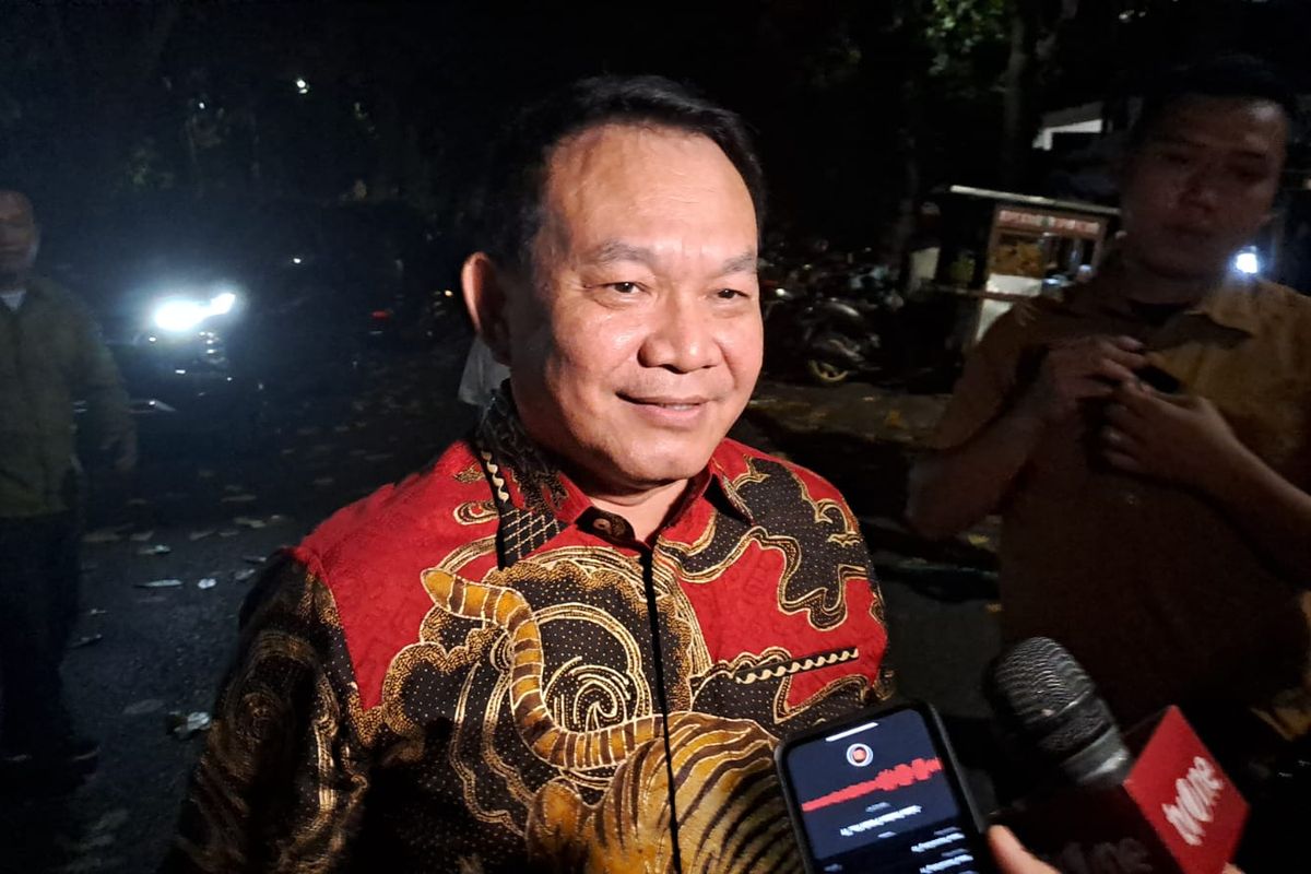 Eks KSAD Jenderal (Purn) Dudung Abdurachman mendatangi rumah Prabowo Subianto, Jalan Kertanegara, Jakarta Selatan, Kamis (25/4/2024) malam. 