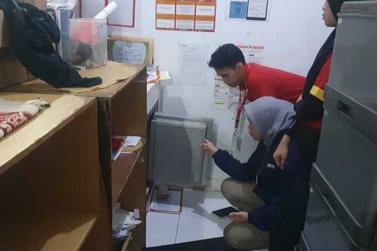 Polisi sedang menyelidiki kasus perampokan minimarket di wilayah Karadenan, Cibinong, Kabupaten Bogor, Jawa Barat.