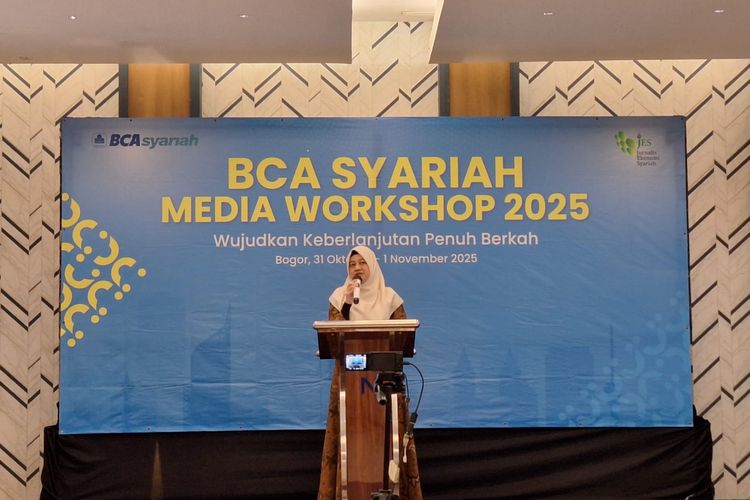 Direktur Pengaturan dan Pengembangan Perbankan Syariah Nyimas Rohmah dalam Media Workshop BCA Syariah 2025, Jumat (31/10/2025).