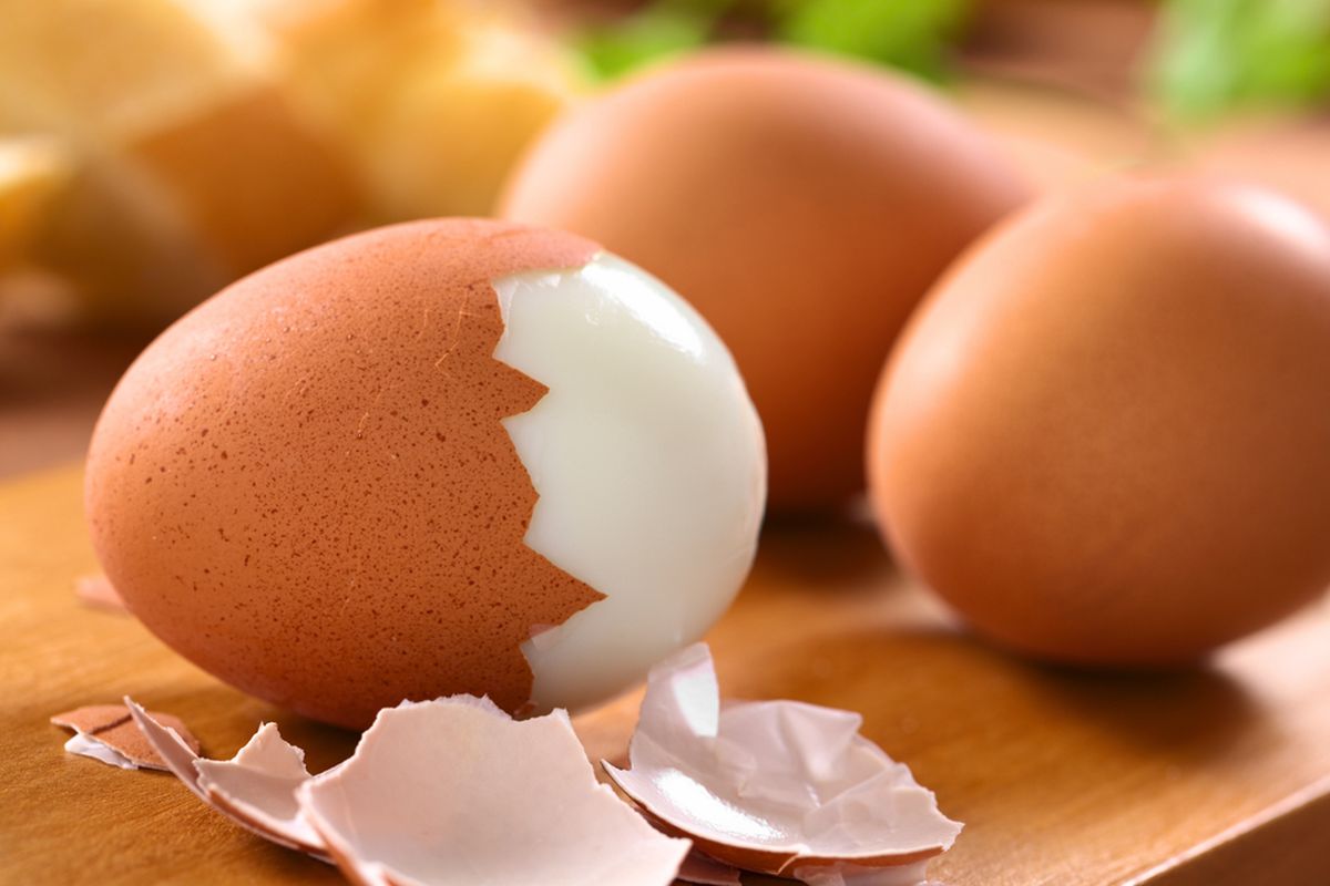 Telur rebus tak hanya padat nutrisi tapi juga mengenyangkan sehingga cocok dijadikan menu makanan ketika sedang menjalani diet.