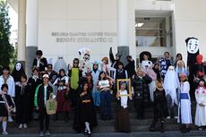 Ada yang Unik di ITB, UAS Mahasiswa DKV Gunakan Kostum Cosplay