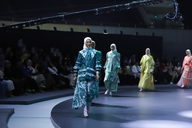 koleksi busana modest BT Batik Trusmi di IN2MF 2023
