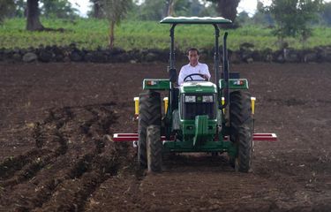 Dengan Mekanisasi Pertanian, Jokowi Harap Sulsel Jadi Pemasok ...