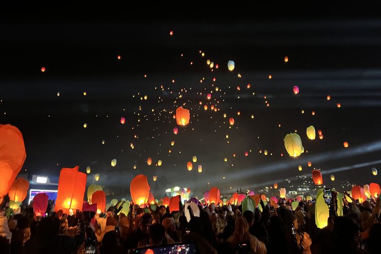 Penerbangan Lampion pada Dieng Culture Festival 2025, Sabtu (23/8/2025).