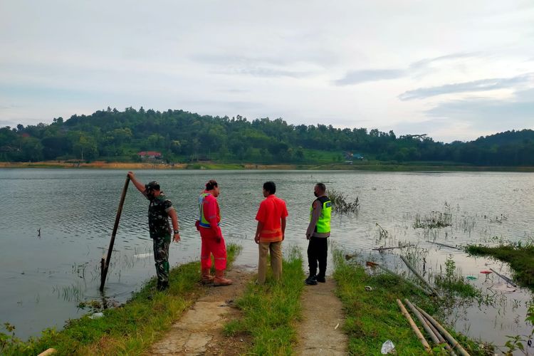 Lokasi seorang pelajar SMP dilaporkan tewas tenggelam saat memancing di area waduk Pidekso, Dusun Jaten, Desa Tukulrejo,Kecamatan Giriwoyo, Kabupaten Wonogiri, Jumat (4/2/2022) sore.