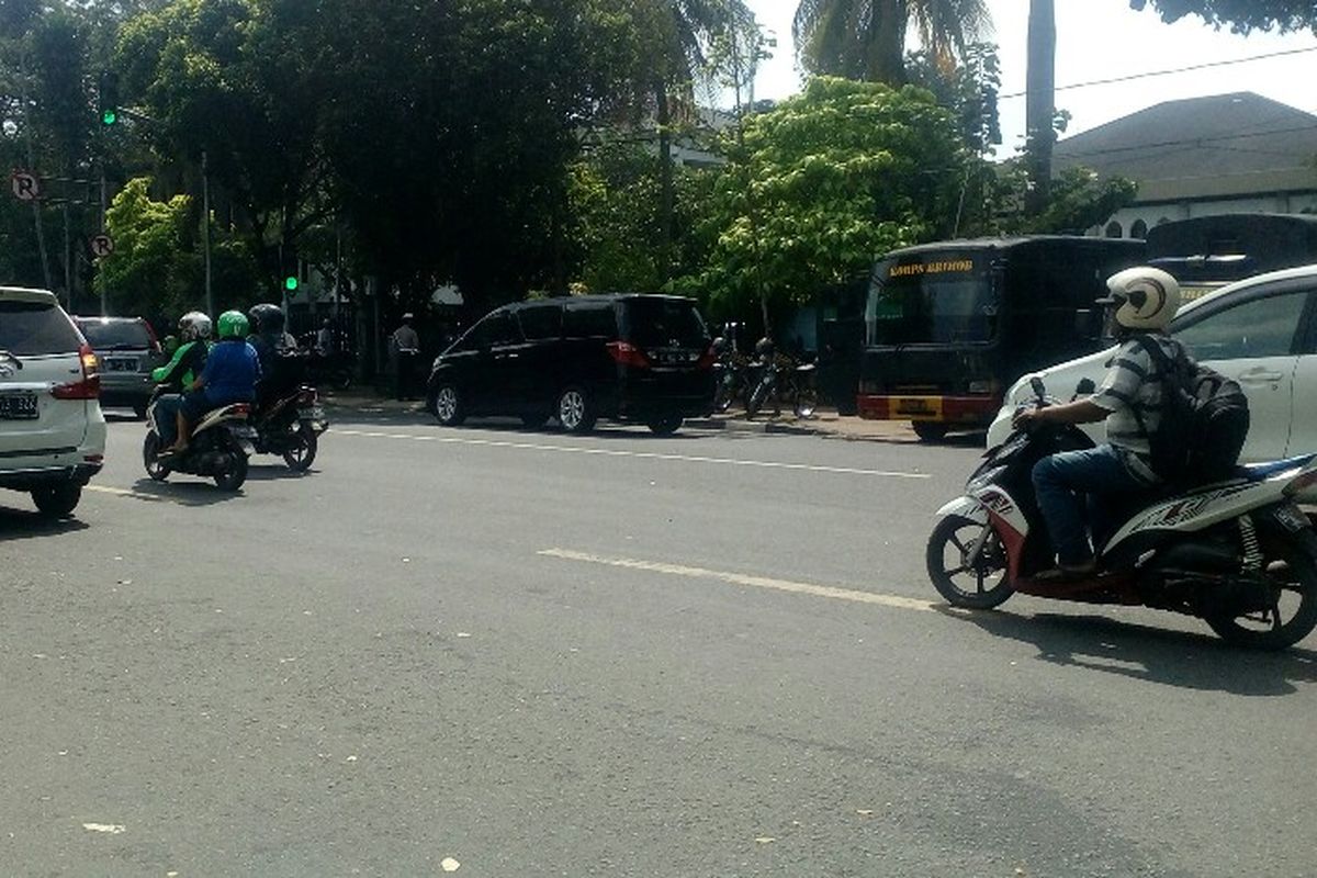 Situasi lalu lintas di depan masjid Istiqlal lancar, Jumat (9/6/2017).