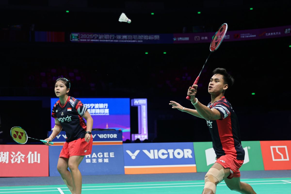 Jafar/Felisha saat bertanding melawan Hiroki Midorikawa/Natsu Saito (3/Jepang) pada semifinal Badminton Asia Championships 2025 di Ningbo Olympic Sports Center Gymnasium, China, Sabtu (12/4/2025), Jafar/Felisha kalah dengan skor 21-15, 21-23, 11-21.