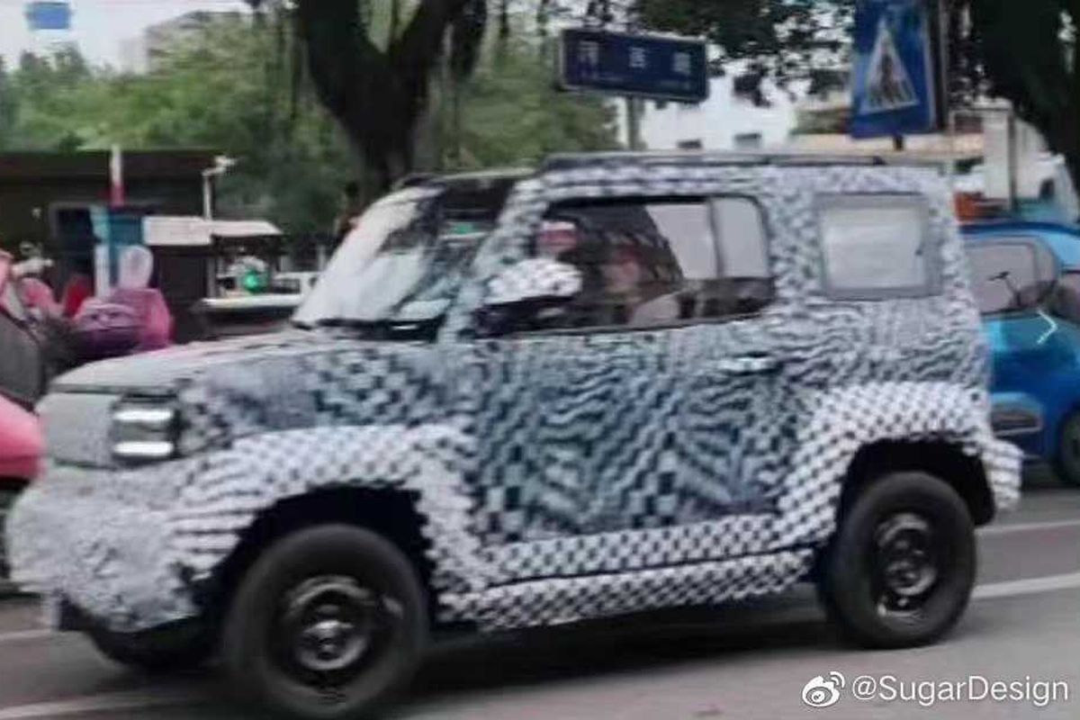Wuling tertangkap oleh media lokal China sedang melakukan tes jalan pada sport utility vehicle (SUV) mereka. Jika dilihat secara dimensi, mobil ini mirip dengan Suzuki Jimny.