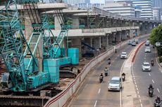 Pekerja yang Jatuh di Lokasi Proyek LRT di Kuningan Dilarikan ke Rumah Sakit