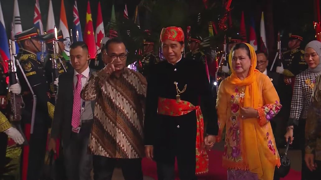 Jokowi dan Iriana Kenakan Baju Betawi Hadiri Gala Dinner KTT ASEAN