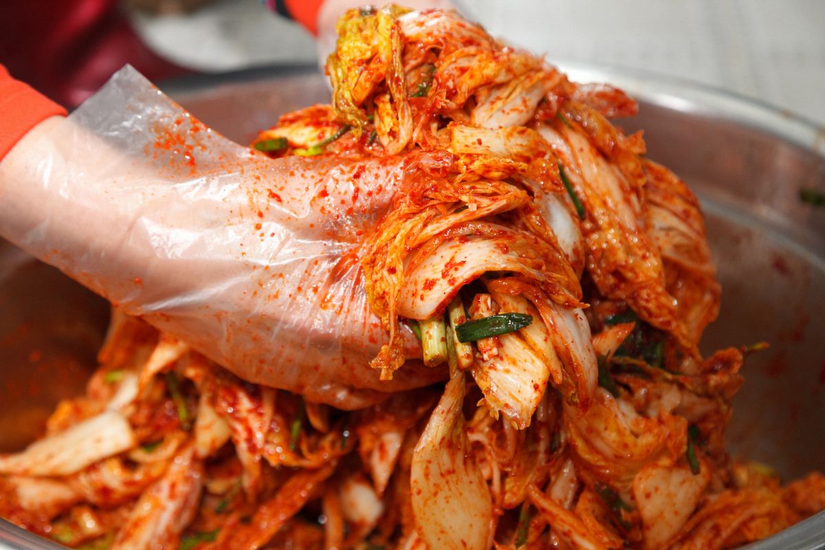 Ilustrasi kuliner Korea : kimchi.