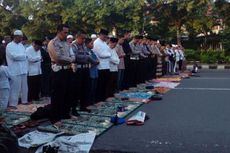 Shalat Id Digelar di Depan Lokasi Bom Bunuh Diri di Solo