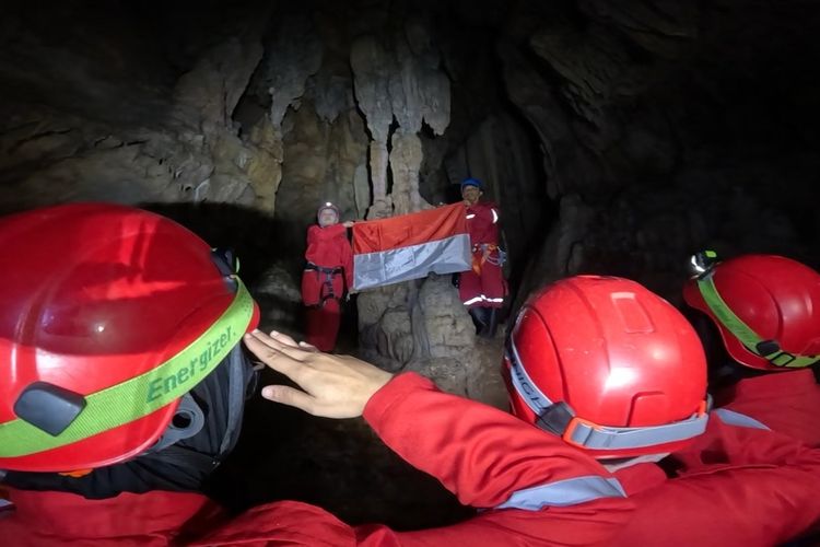 Goa Sumitro di Kulon Progo, Turun 15 Meter hingga Main di Sungai Bawah Tanah