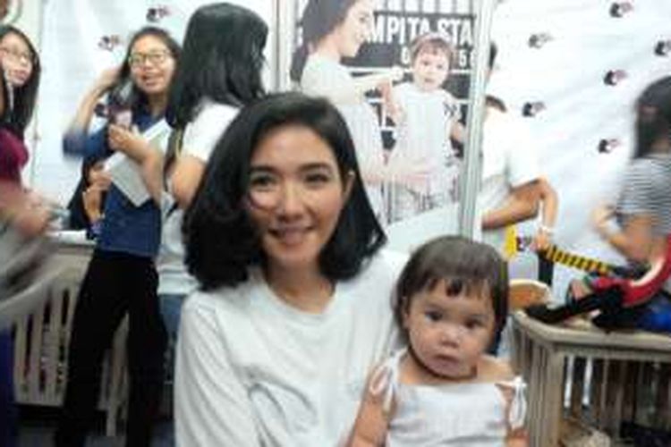 Gisella Anastasia bersama anaknya, Gempita Nora Marten