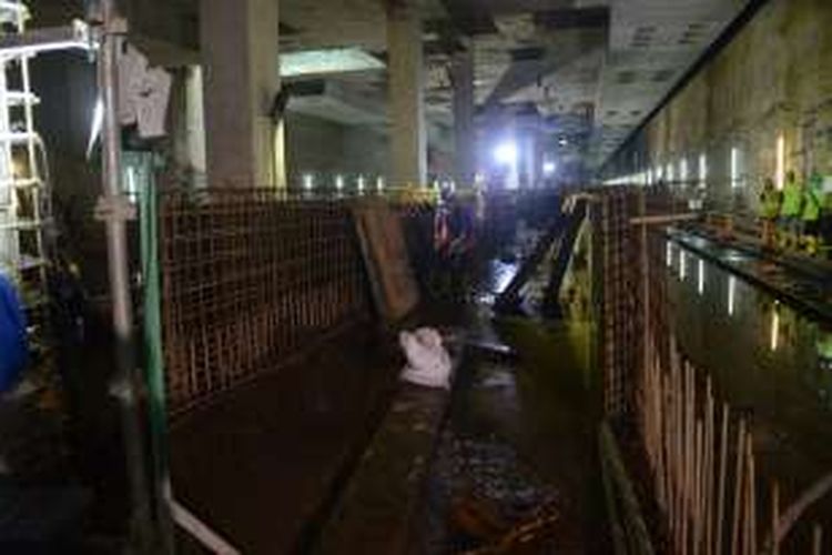 Pengerjaan tunnel yang berada di Stasiun Istora MRT Jakarta, Kamis (8/9/2016), sudah mencapai 900 meter dengan total panjang 1.330,5 meter. 