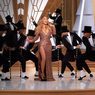 Mariah Carey Tampil Cantik Berbalut Gaun Seberat 27 Kg, tapi Sakit 