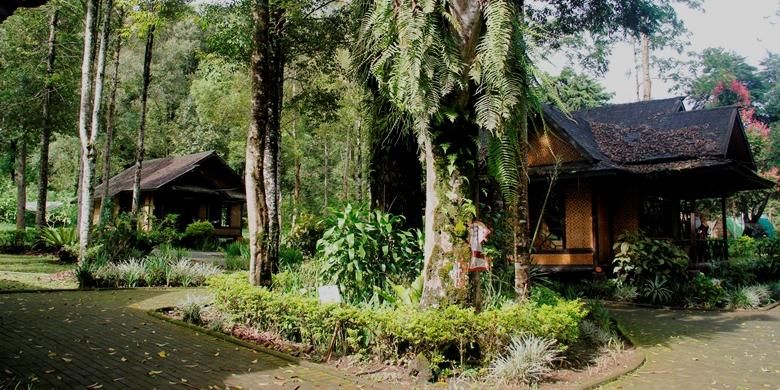 Suasana penginapan Cimanggu Hot Spring & Cottage yang terletak di wilayah Taman Wisata Alam Cimanggu, Desa Patengan, Kecamatan Rancabali, Kabupaten Bandung, Jawa Barat, Rabu (28/9/2016) pagi. Cimanggu Hot Spring & Cottage menawarkan 11 cottage untuk menginap bagi pengunjung.