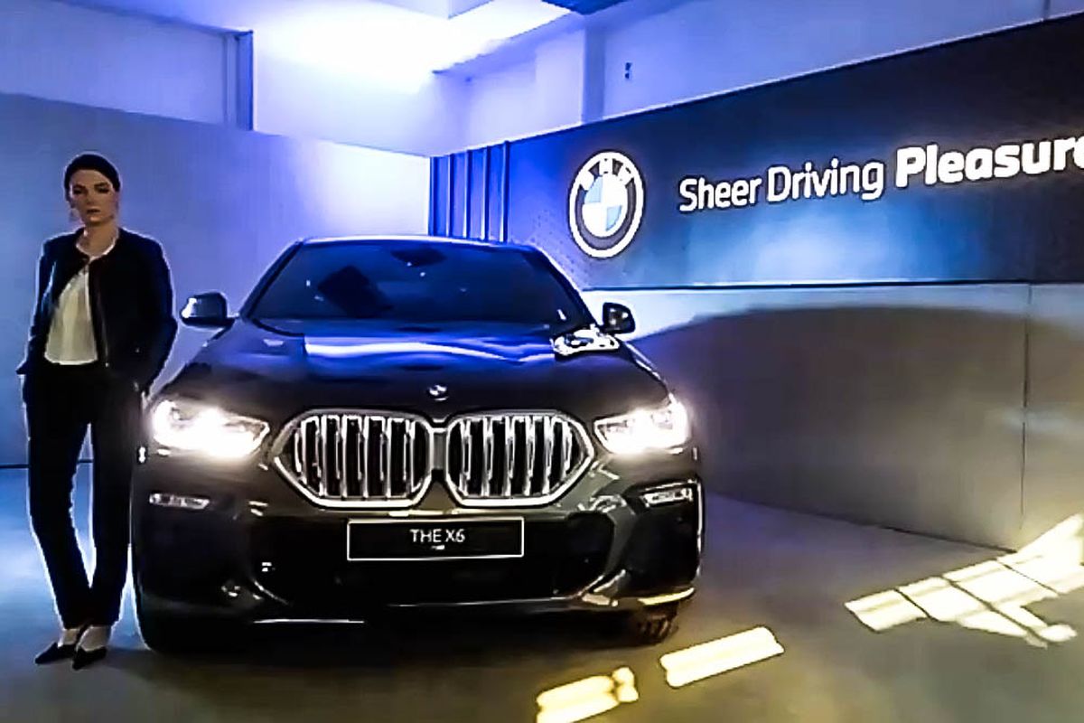 Mobil BMW, X6 saat peluncuran secara virtual di Jakarta, Jumat (15/5/2020). Seremoni ini pun menjadi ajang kelima bagi BMW yang meluncurkan produk secara virtual selama pemberlakuan Pembatasan Sosial Berskala Besar (PSBB) akibat Covid-19.