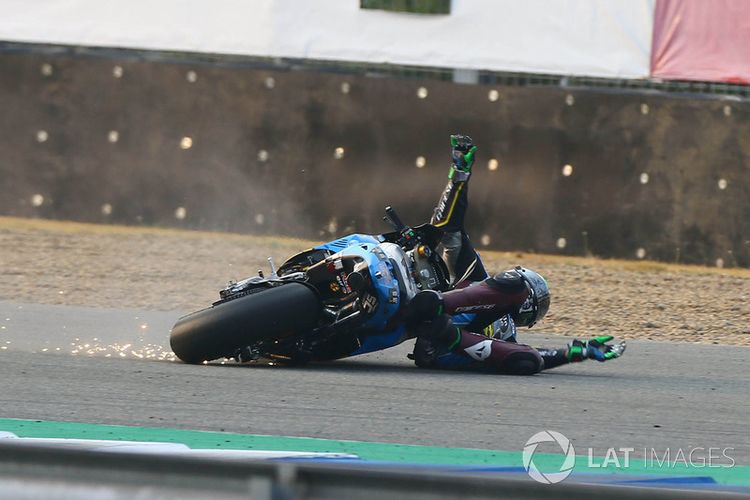 Franco Morbidelli dari tim Estrella Galicia 0,0 Marc VDS yang terjatuh ketika tes di Thailand 2018.