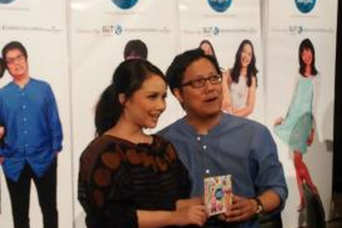 Erwin Gutawa dan Gita Gutawa berpose usai konferensi pers di Galeri Indonesia Kaya, GI, Jakarta Pusat, Selasa (29/9/2015) malam.