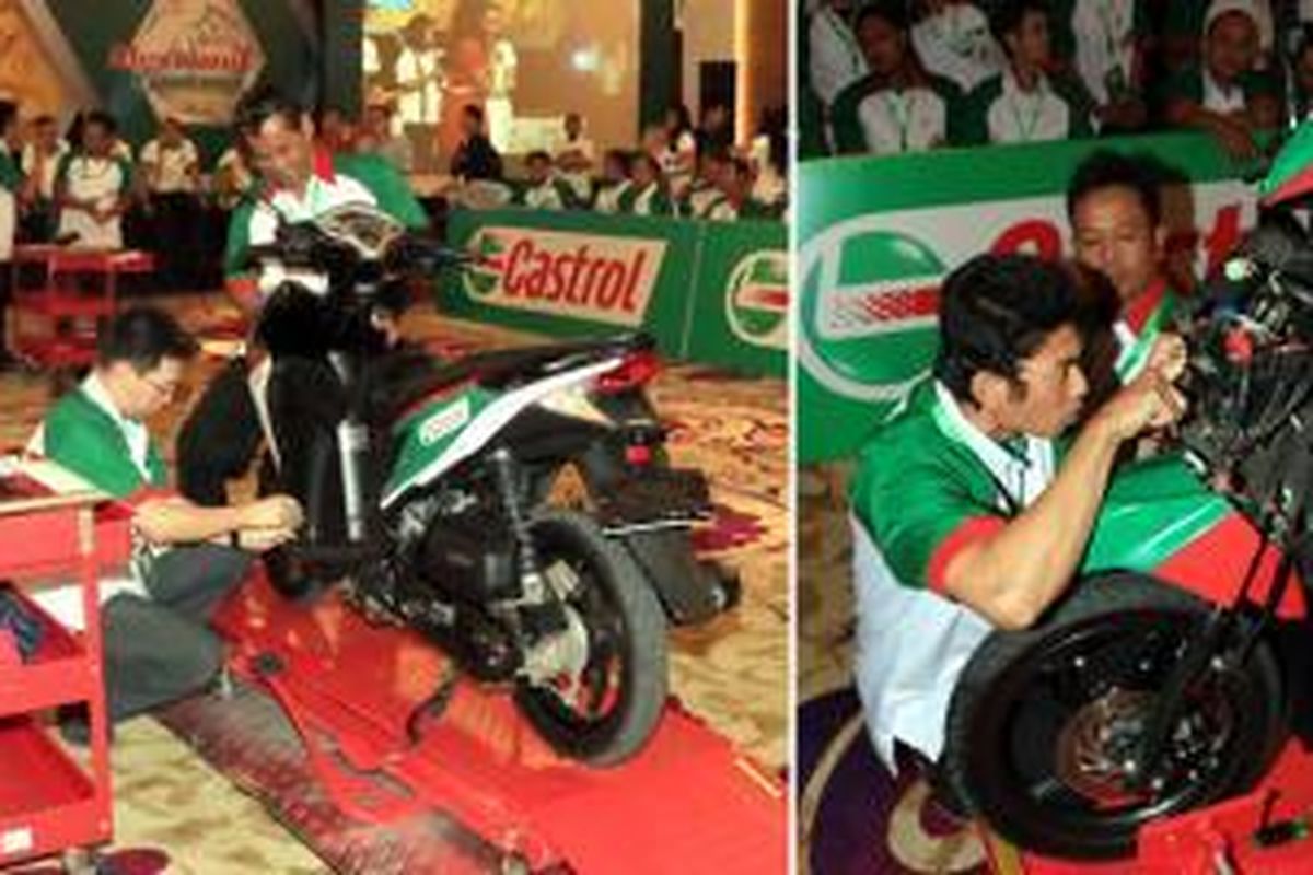 Para mekanik Castrol Bike Point yang mengikuti kontes mekanik.